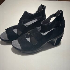 Jambu Black Suede Women's Heeled Sandals size 8M
